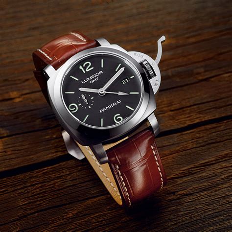 Naval Gazing: Testing The Panerai Luminor 1950 3 Days GMT.